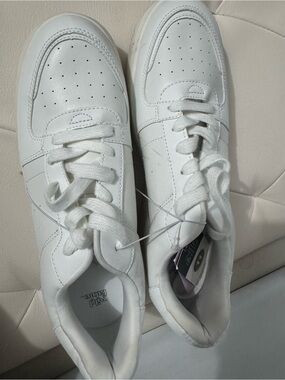 Women's White Low-Top Lace-Up Sneakers